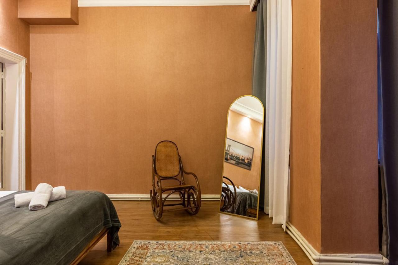 Historical Flat With A Lovely Sea View In Beyoglu Istanbul Exterior photo
