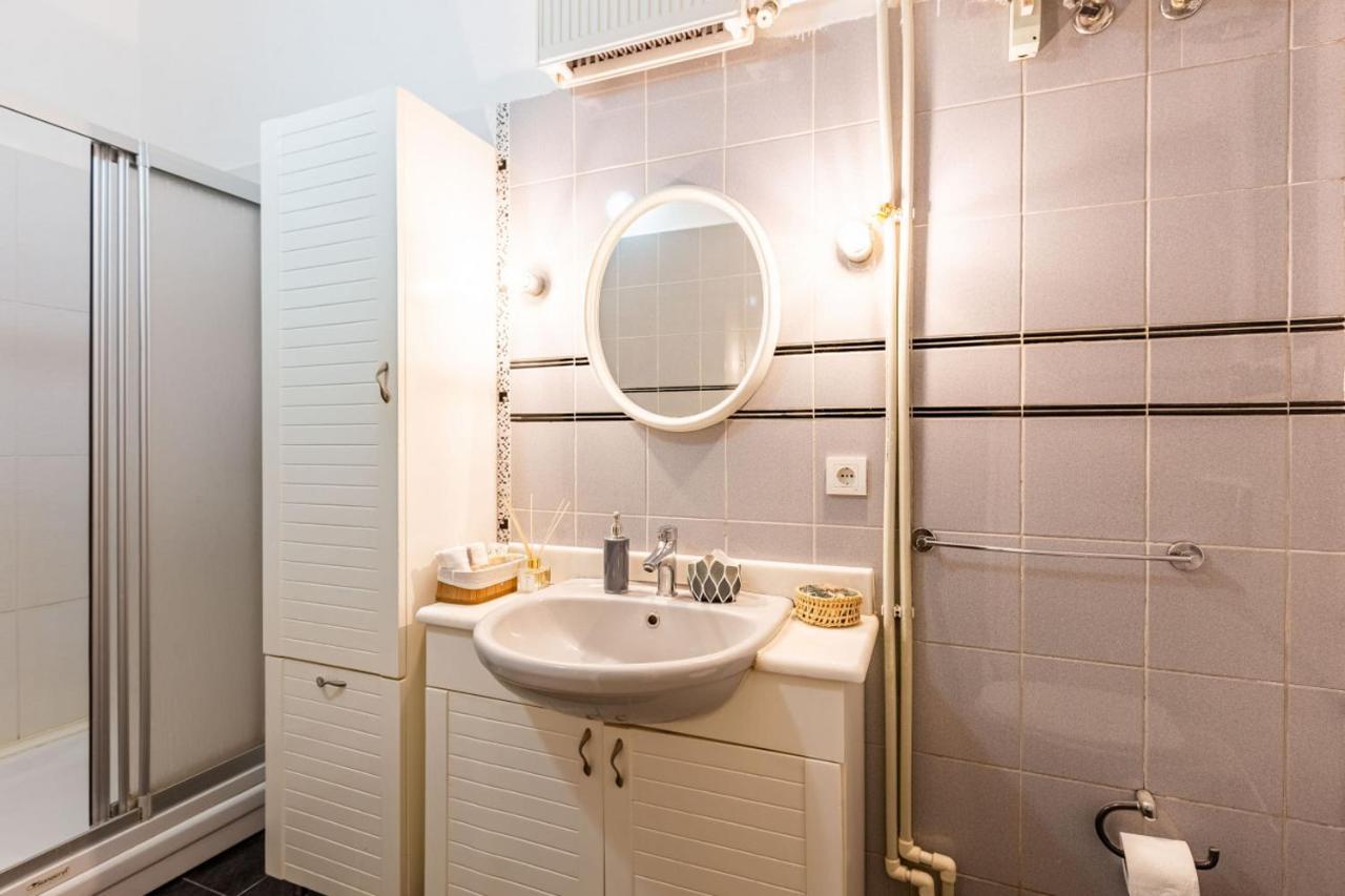 Historical Flat With A Lovely Sea View In Beyoglu Istanbul Exterior photo