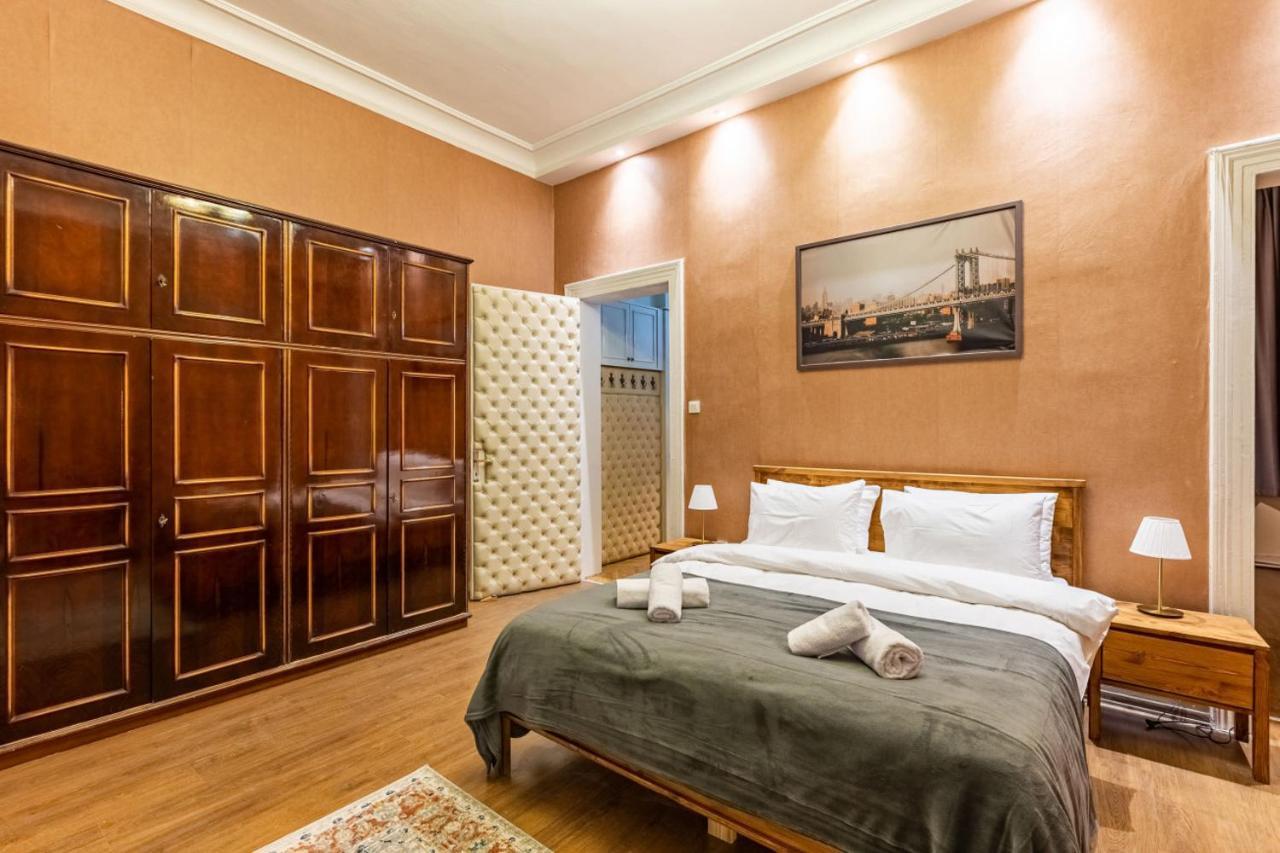 Historical Flat With A Lovely Sea View In Beyoglu Istanbul Exterior photo